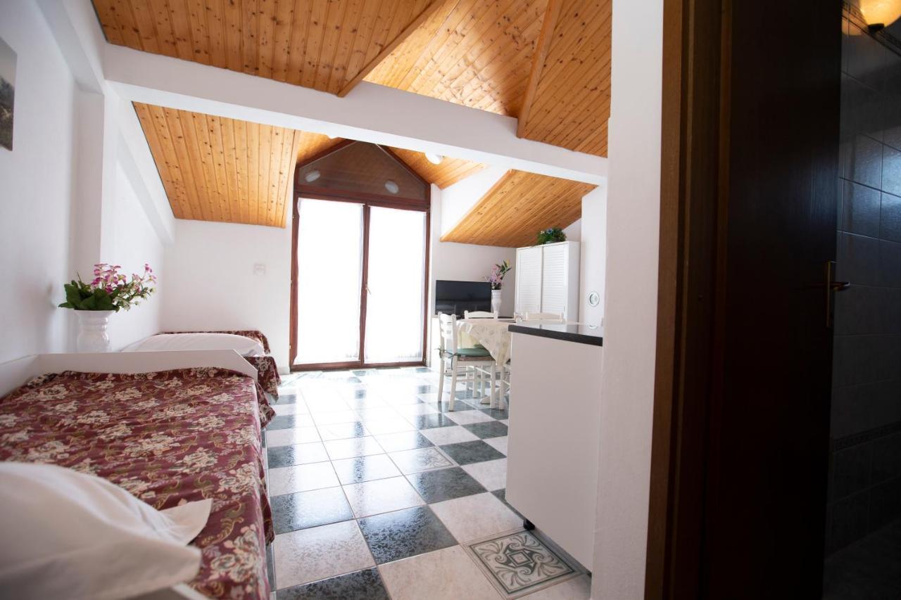 לוקבה Villa Tomasovic מראה חיצוני תמונה